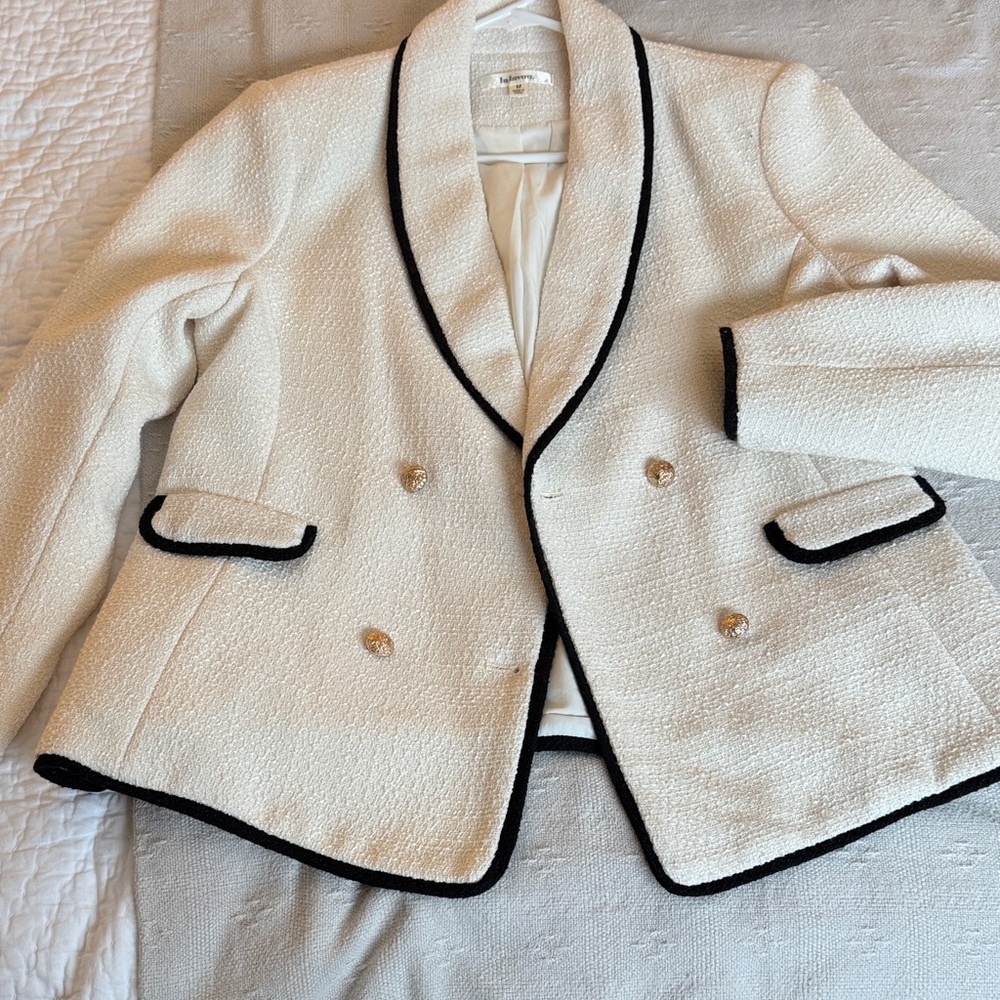 Elegant Cream Women's Boucle Jacket with Black Trim